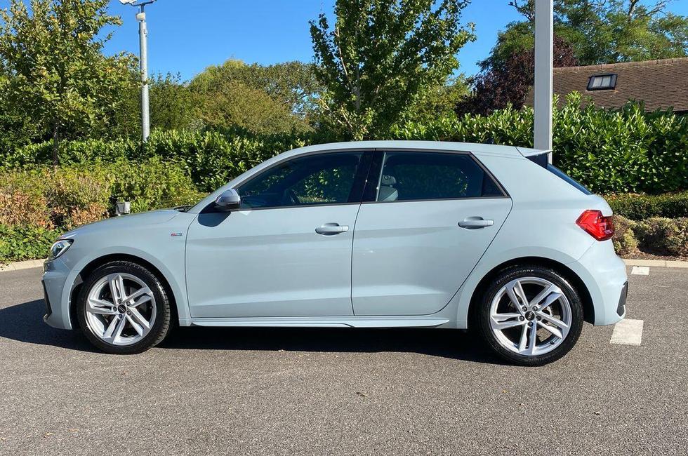 Audi A1 Photo at-a0c2e8d3d34a480a9522e675d3ccb3d9.jpg