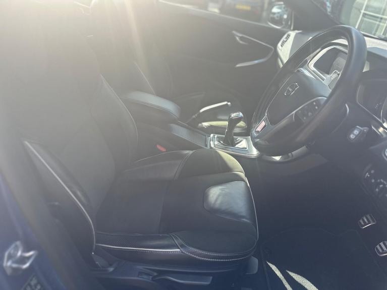 Used Volvo V40 YT18VLJ 9
