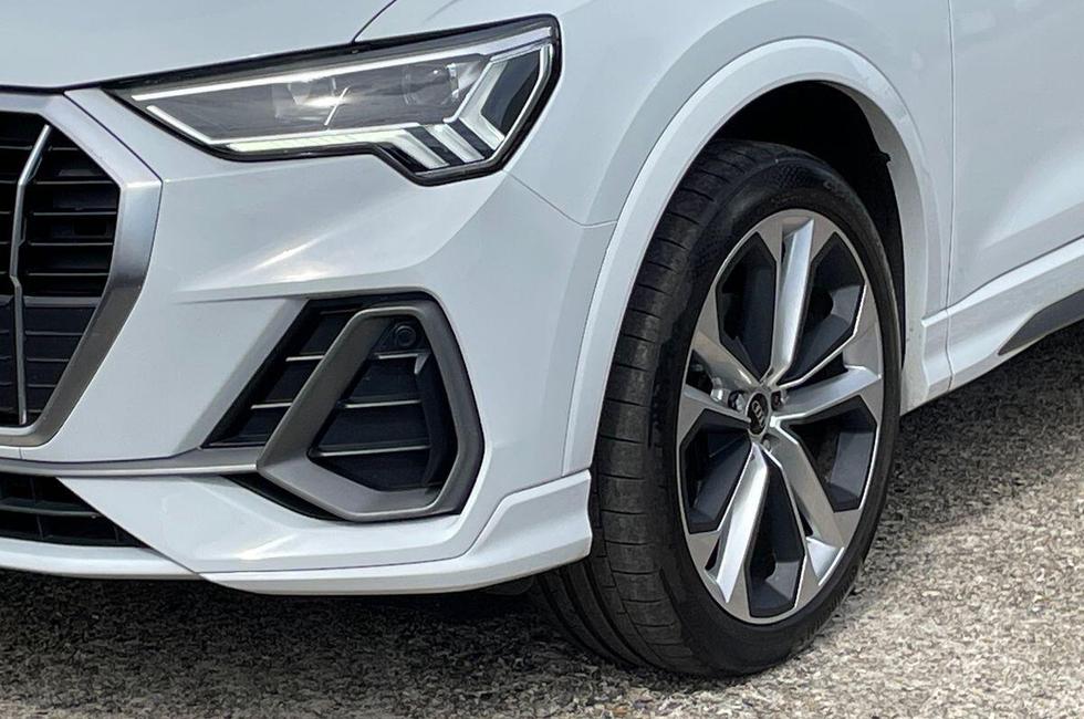 Audi Q3 Photo at-a0ffeed71a0e4bb68a45f33102879ed3.jpg