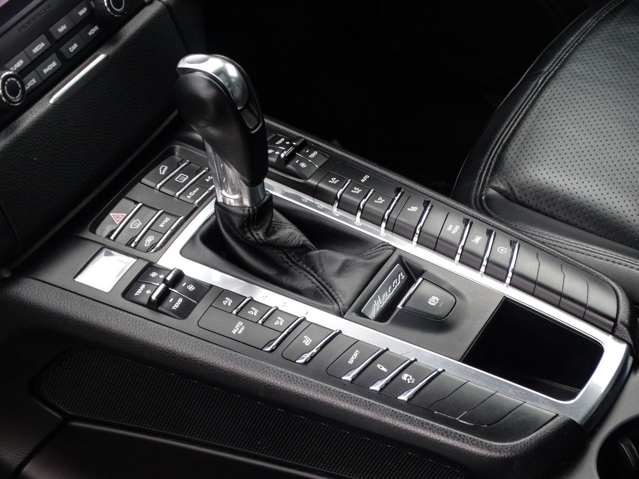 Porsche Macan 3.0 TD V6 S SUV 5dr Diesel PDK 4WD Euro 6 (s/s) (258 ps) — photo 14