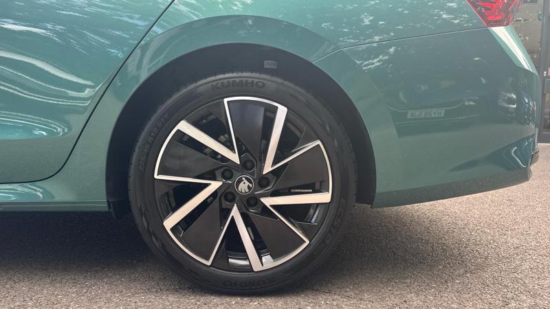 Skoda Octavia Photo at-a14295bae68f48ca815ec1cb947c5f0f.jpg