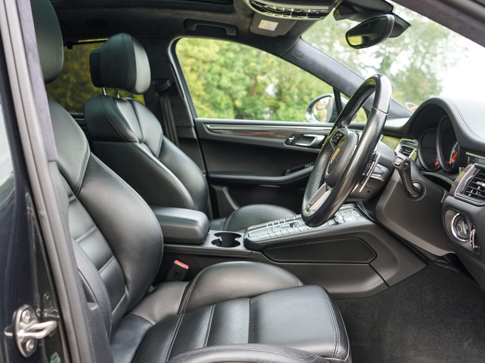 Porsche Macan 3.6T V6 Turbo Performance PDK 4WD Euro 6 (s/s) 5dr — photo 20
