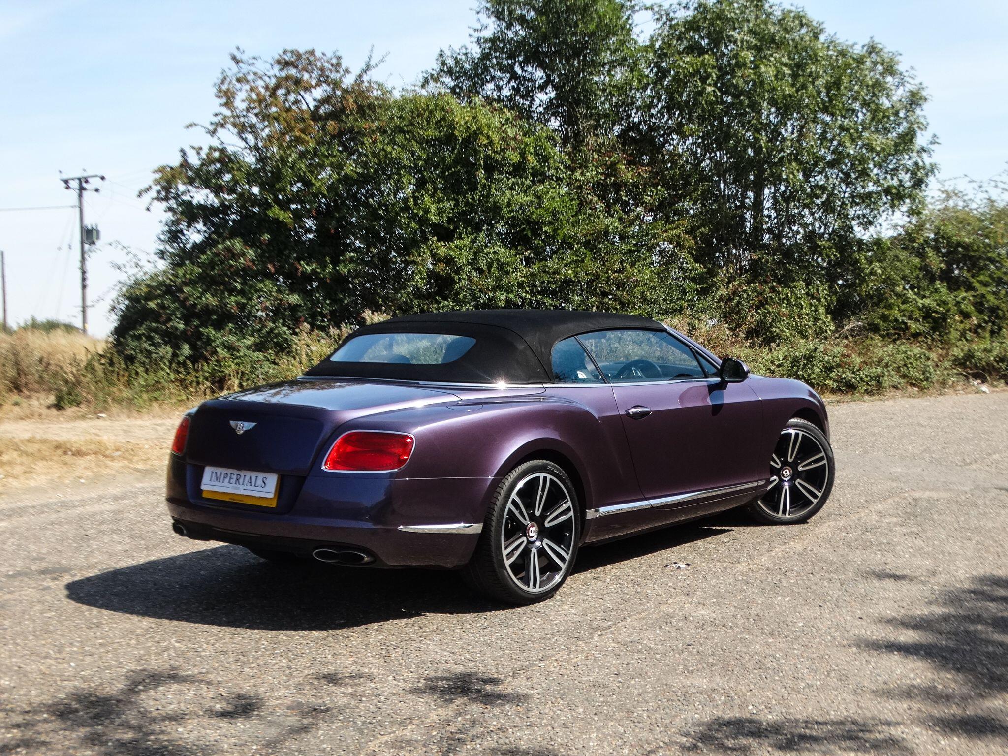 Bentley Continental 4.0 V8 GTC Convertible 2dr Petrol Auto 4WD Euro 5 (507 ps) — photo 31