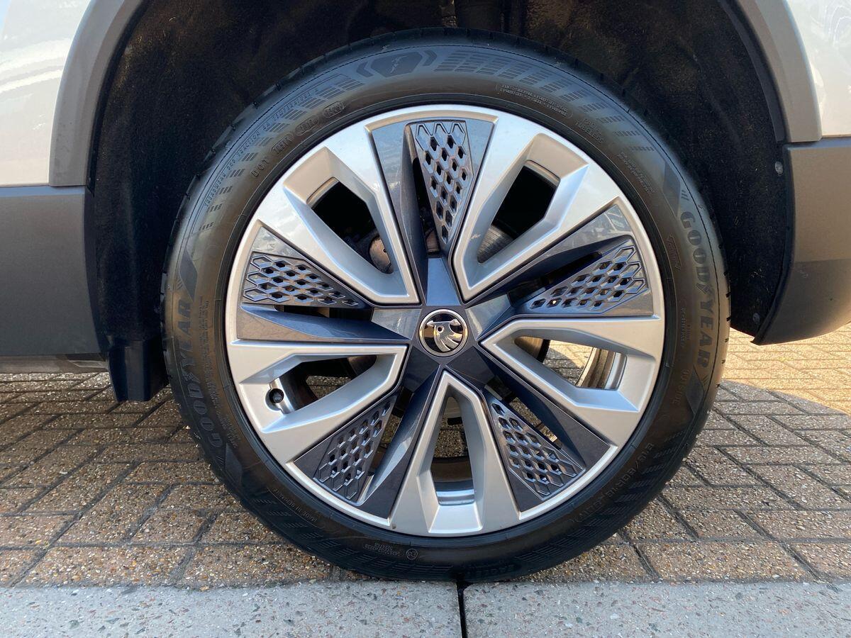 2023 Skoda Karoq thumbnail 7