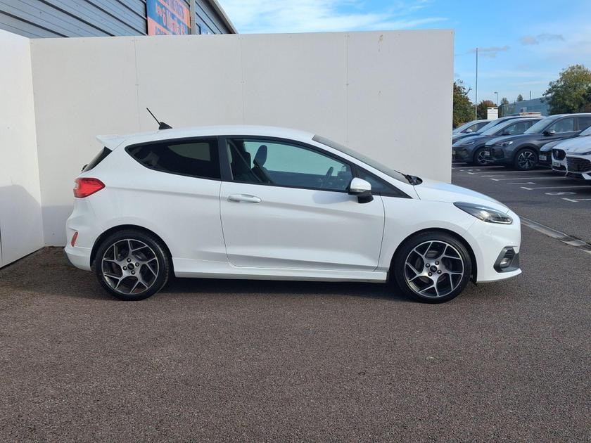 Ford Fiesta Photo at-a1a2d336b98140b3ab769e414993a44c.jpg