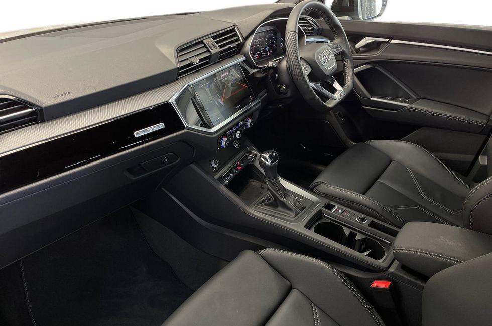 Audi Q3 Photo at-a1dedfdb48bc4ed4a0c5a190c815eefd.jpg