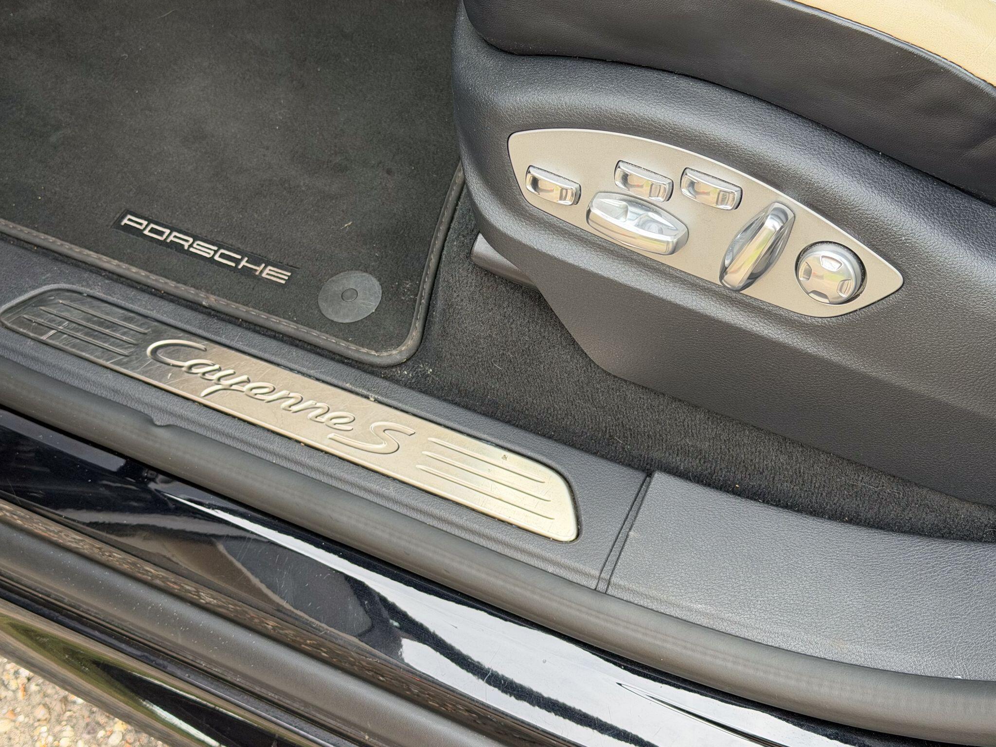 Porsche Cayenne 4.2 TD V8 S TiptronicS 4WD Euro 6 (s/s) 5dr — photo 17