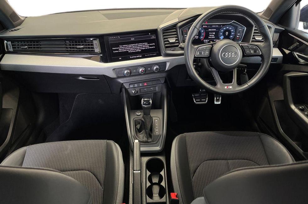 Audi A1 Photo at-a21a42a1f27042048aef06fc5b253fca.jpg
