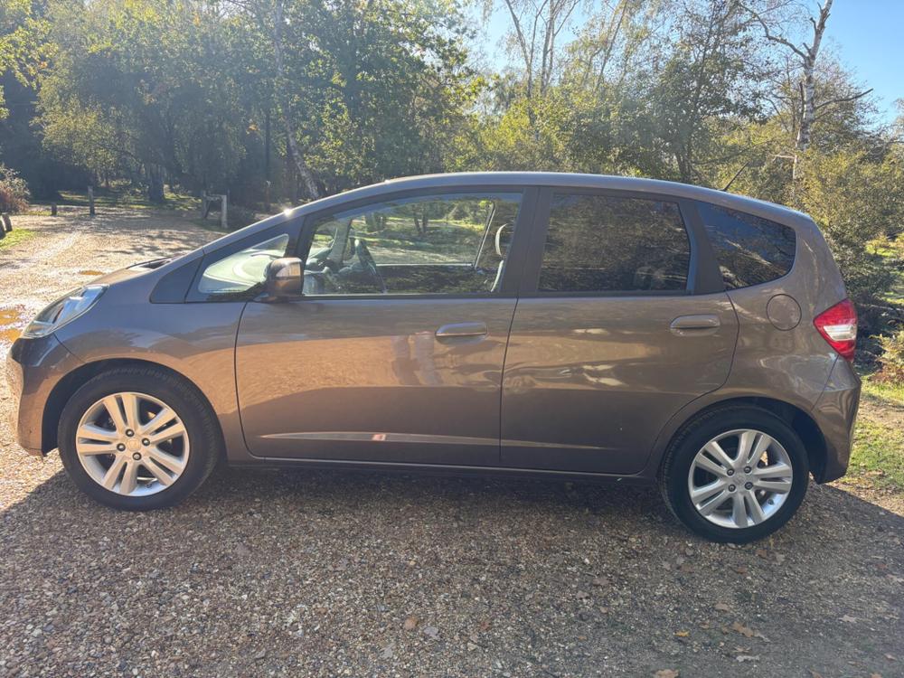 Honda Jazz Photo at-a226117bd37d412abab21bd0bac9a908.jpg