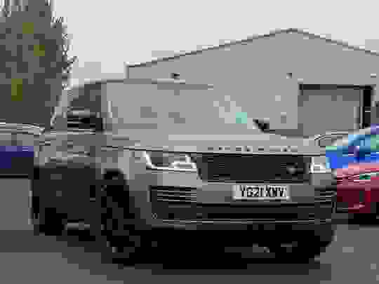 Land Rover Range Rover Photo at-a2438b7bdf3148518d58bc9889a7fc8a.jpg