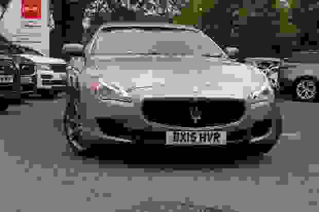 Maserati Quattroporte Photo at-a249242d8aad4b3f82b3ea14d0103031.jpg