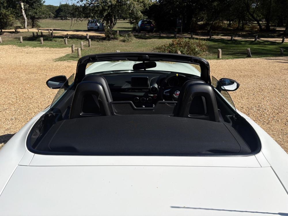 Fiat 124 Spider Photo at-a27fd7e5101e4f0e9676e2449c5c909a.jpg