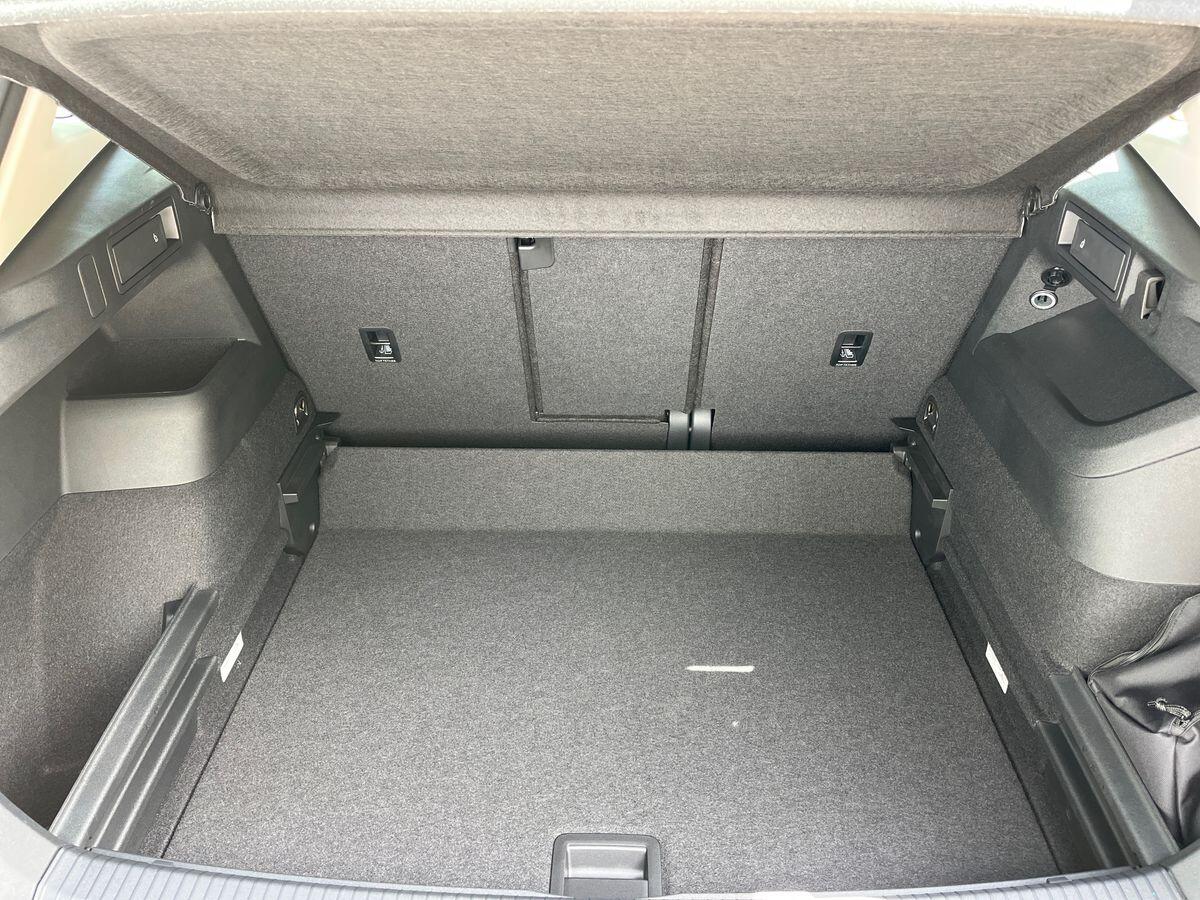 Volkswagen Tiguan Photo at-a296d2a0e76542daab06e029d53f115a.jpg