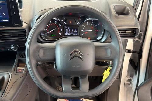Citroen BERLINGO Photo at-a2c36f5f0ce2473885a60fc98af9b911.jpg