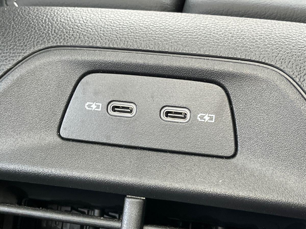 Volkswagen Passat Photo at-a2f722855b65467a8e9b7f5e3bc7c1f5.jpg