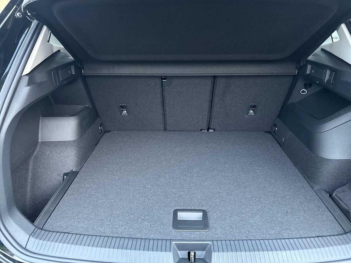 Volkswagen Tiguan Photo at-a304b6eabea7428688c754a2408bfd98.jpg