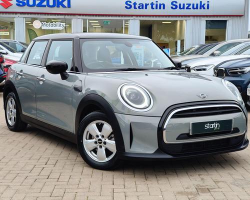 Mini Hatch 1.5 Cooper Classic Steptronic Euro 6 (s/s) 5dr at Startin Group