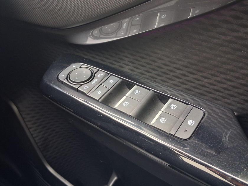 Suzuki e Vitara Photo at-a315b8533dc141b1bb9d68b71fc8a353.jpg