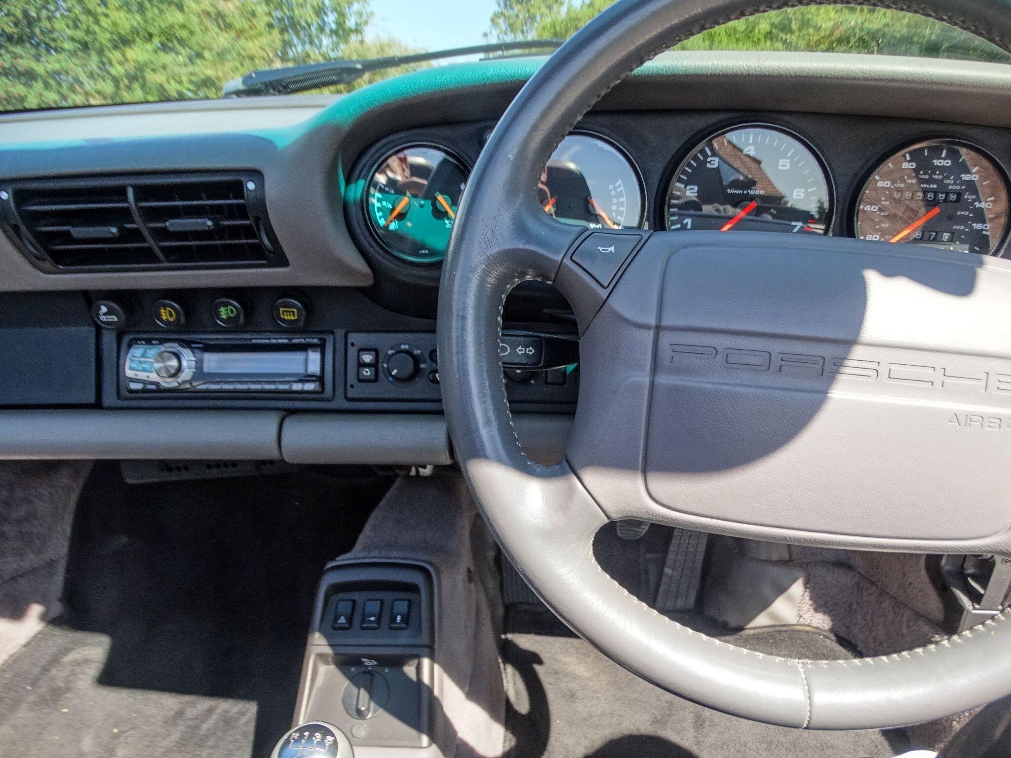 Porsche 964 C2  — photo 8