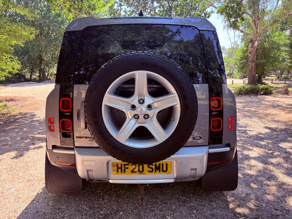 Land Rover Defender 110 Photo at-a34c9f96ba534524b5abeb9922079000.jpg