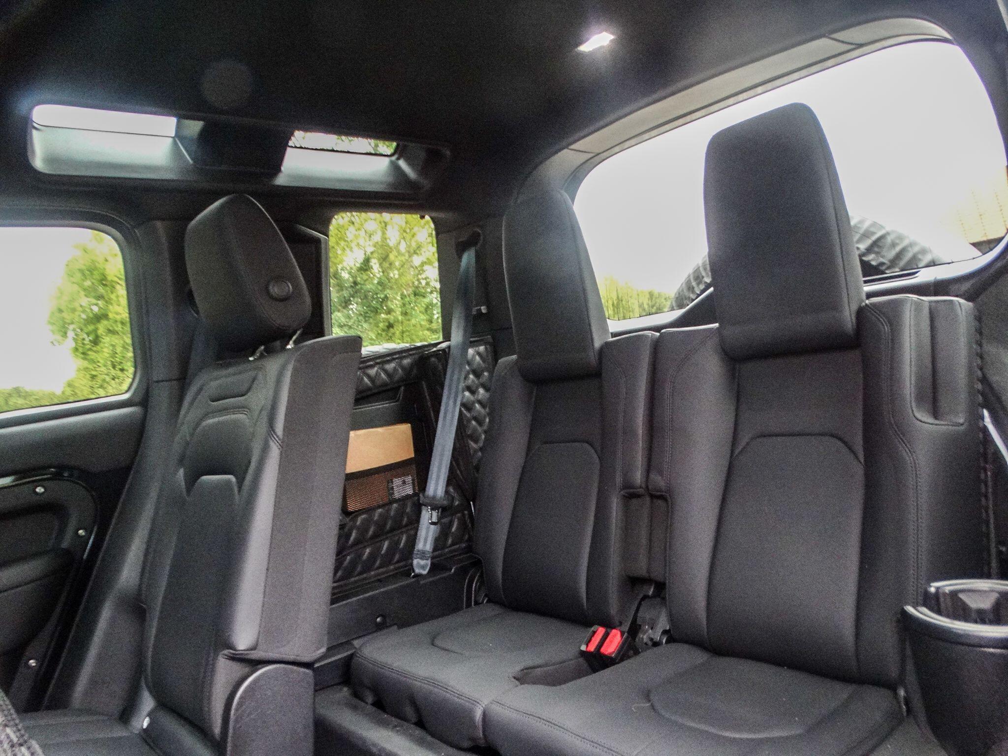 Land Rover Defender 110 3.0 D350 MHEV X-Dynamic SE Auto 4WD Euro 6 (s/s) 5dr — photo 13
