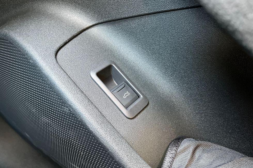Audi A6 Photo at-a3f0fefb1e5f436b904504a8c99d32e4.jpg