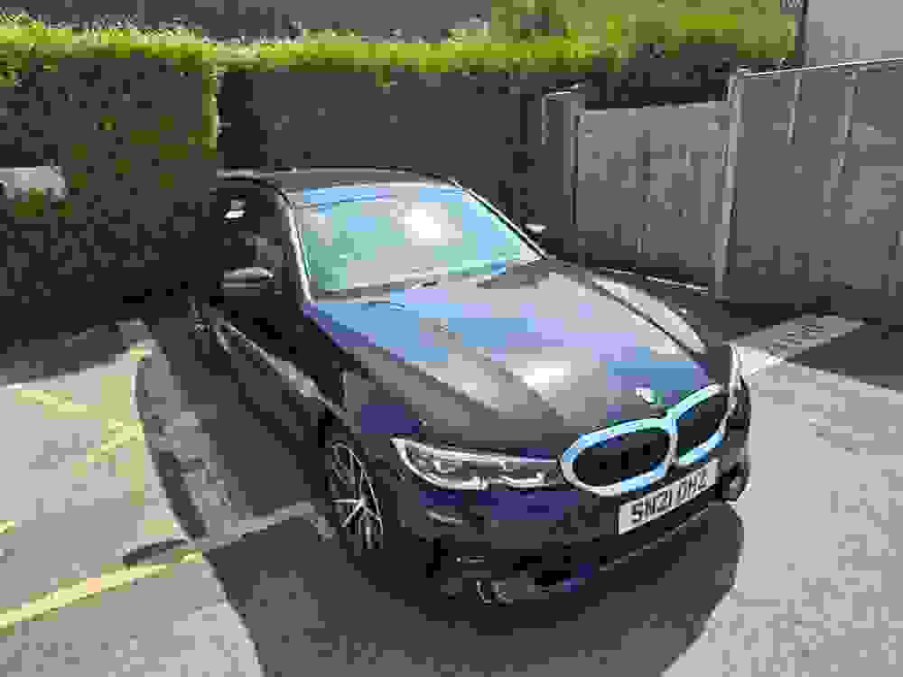 BMW 3 Series Photo at-a3f99a51a5934e59a75c6e7cc0594dc1.jpg