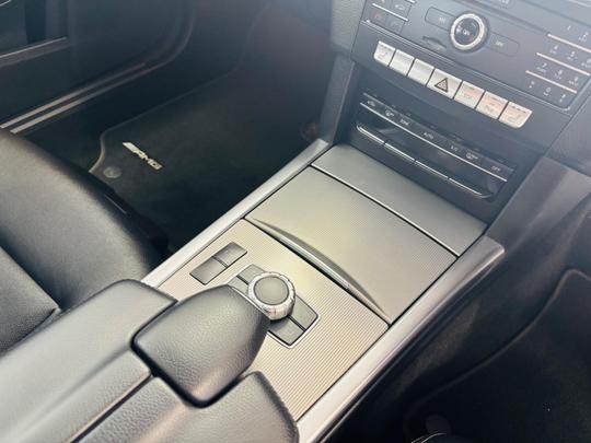 Mercedes-Benz E Class Photo at-a4103de05fa64b9b8866801d36f55873.jpg