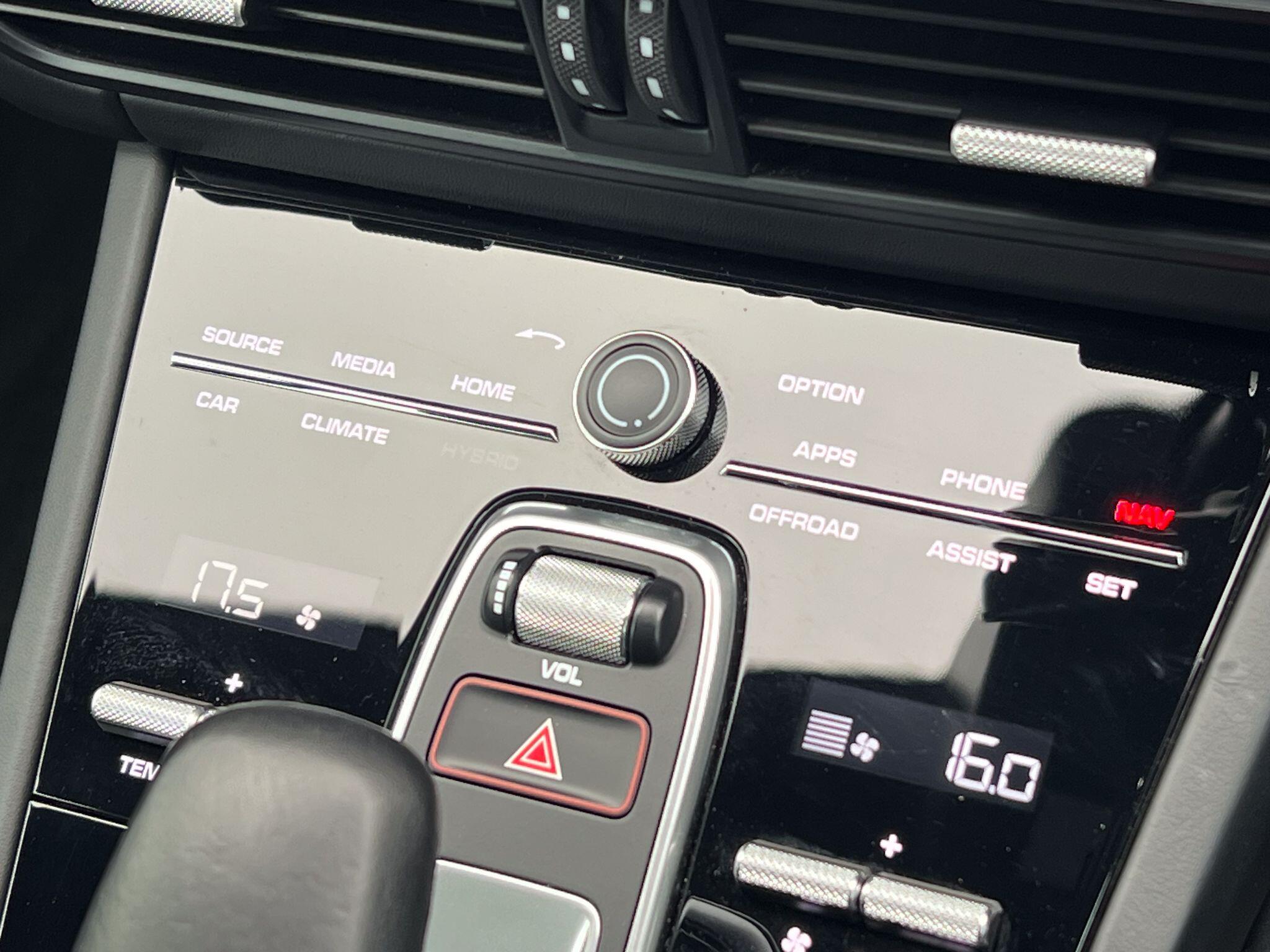 Porsche Cayenne 3.0T V6 TiptronicS 4WD Euro 6 (s/s) 5dr — photo 35