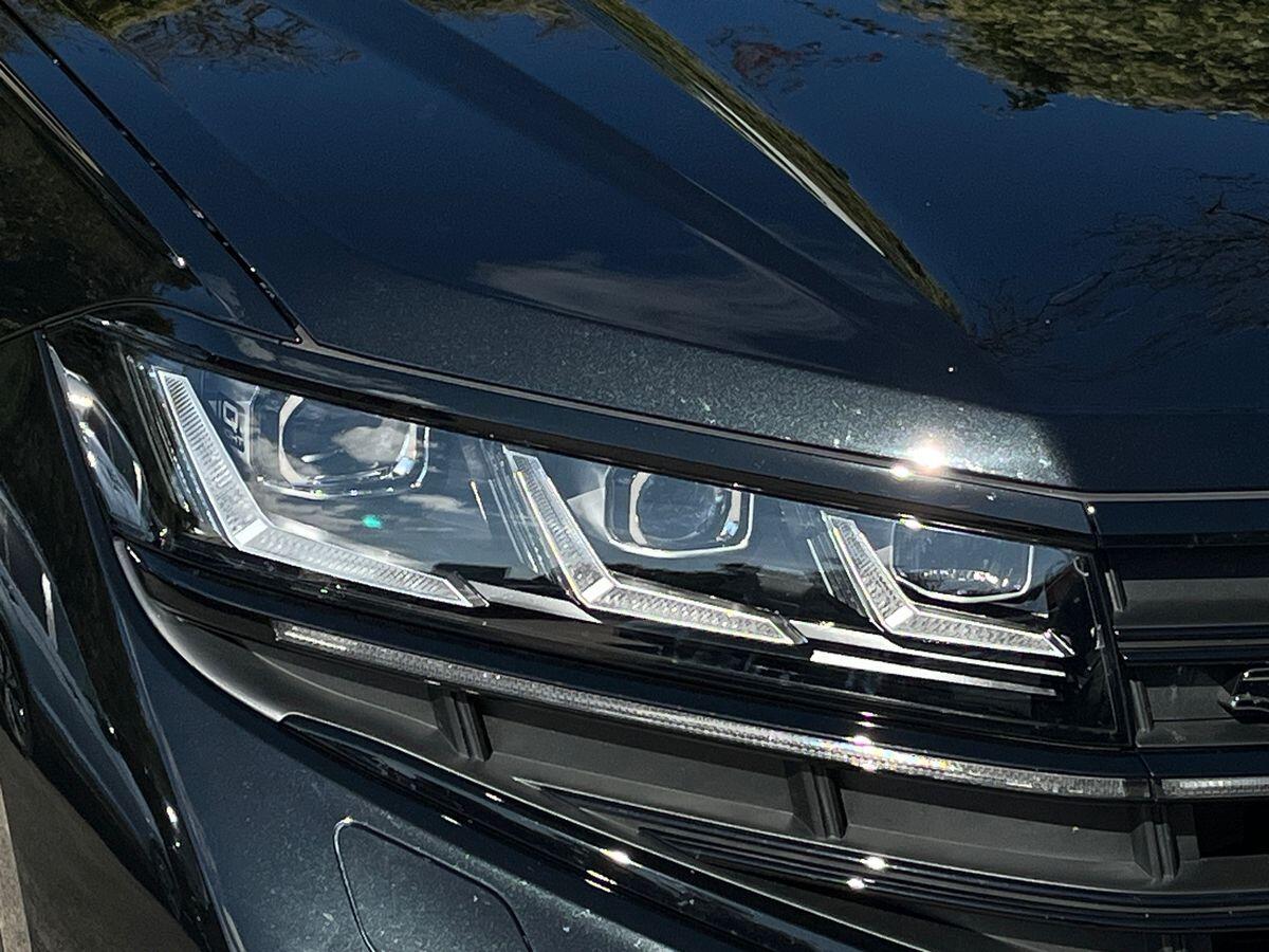 Volkswagen Touareg Photo at-a447d01faf8a4d268287dd783f6ac068.jpg