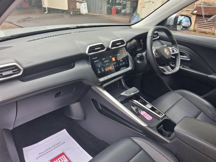 MG MG ZS Photo at-a4658f4bfb6a4029b80474cadf603ea4.jpg
