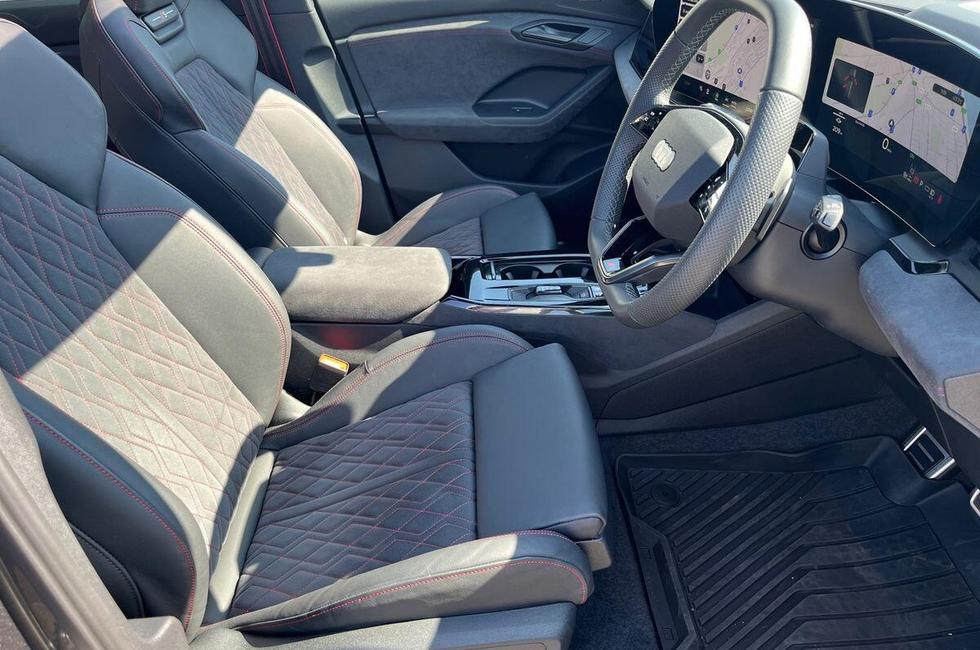 Audi Q6 Photo at-a489b2e3e4de442abb458503c5051043.jpg