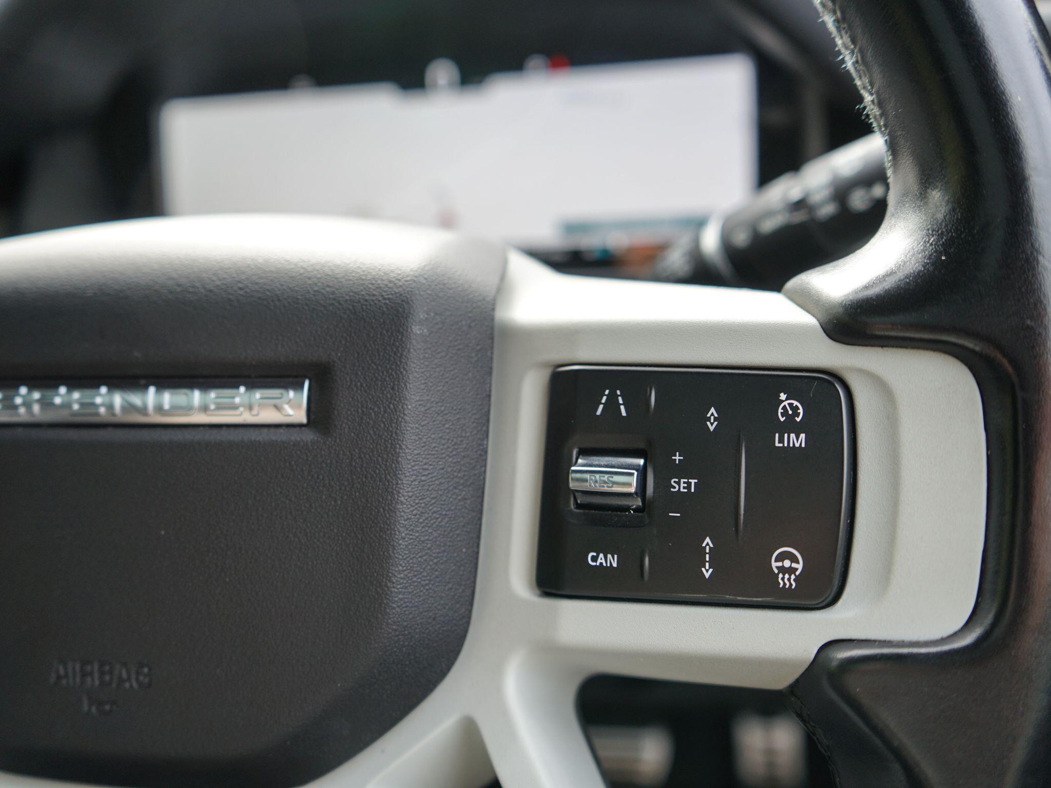 Land Rover Defender 110 3.0 D300 MHEV X-Dynamic SE SUV 5dr Diesel Auto 4WD Euro 6 (s/s) (300 ps) — photo 35