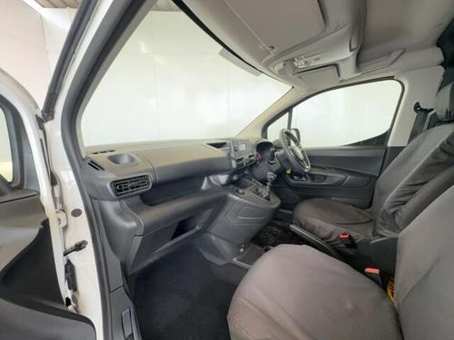 Vauxhall COMBO Photo at-a496358e11544c9d811f663d15366566.jpg