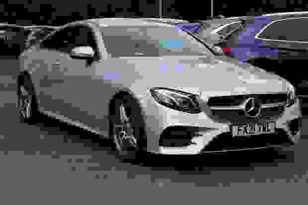 Mercedes-Benz E Class Photo at-a4977e08fcaa47af93df3cbf890ba850.jpg