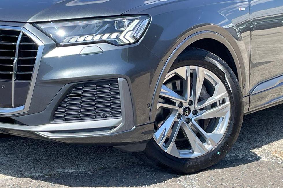 Audi Q7 Photo at-a4cb656aa71e4d36bb94fa4bcc72230e.jpg