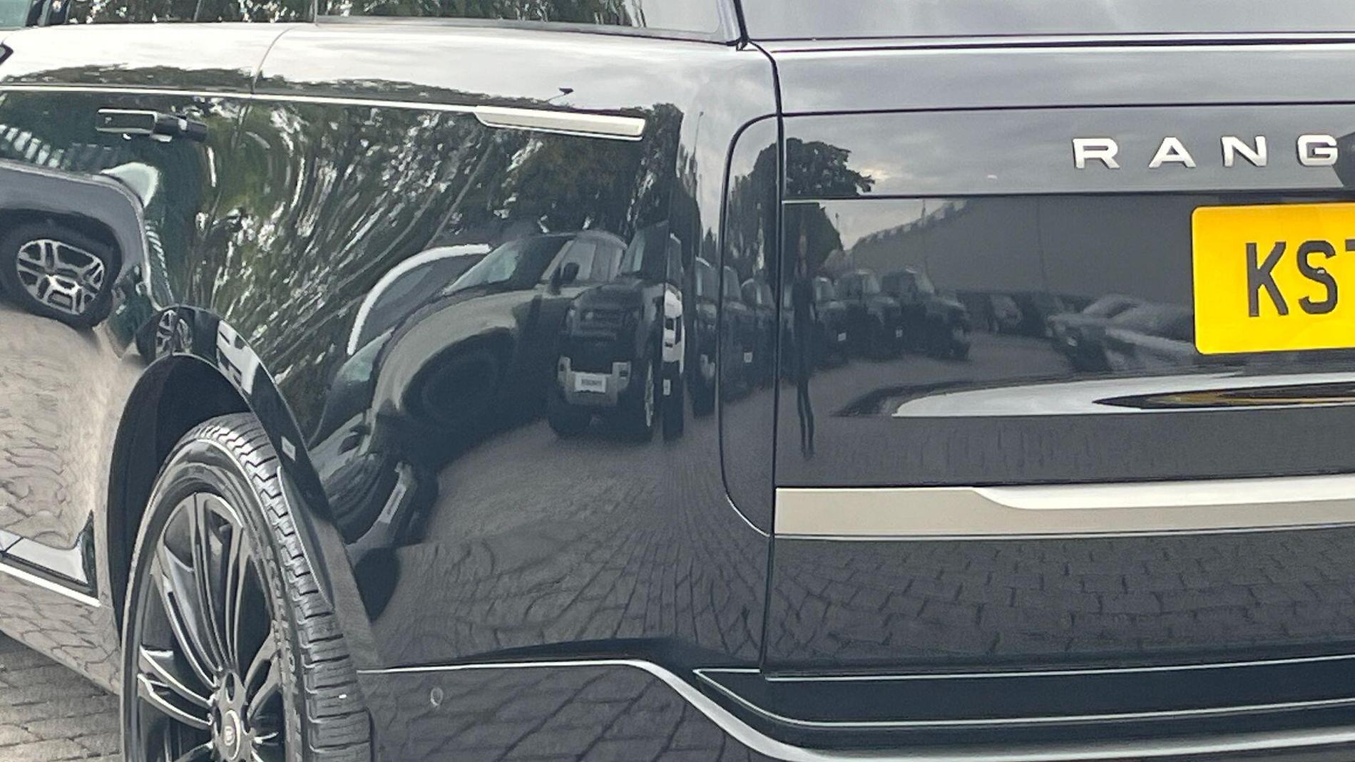 Land Rover Range Rover Photo at-a4dcb49eec0c47629c38347453685d8c.jpg
