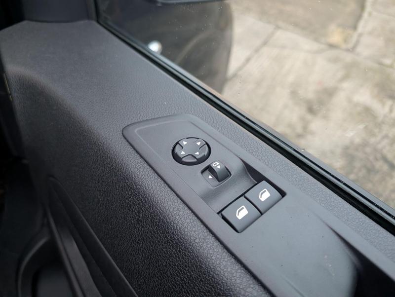 Used Peugeot e-Expert NU74VDC 13