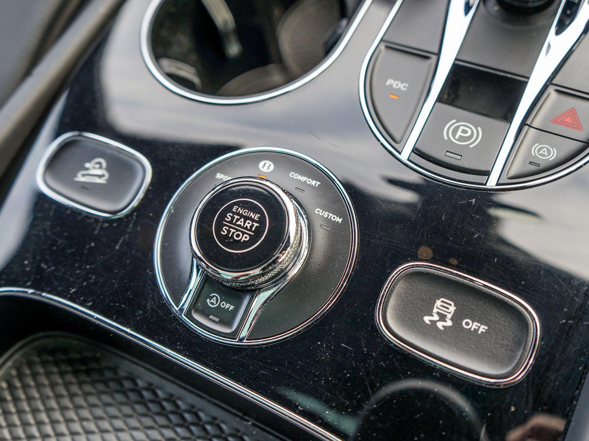 Bentley Bentayga 4.0 V8 Auto 4WD Euro 6 (s/s) 5dr — photo 38