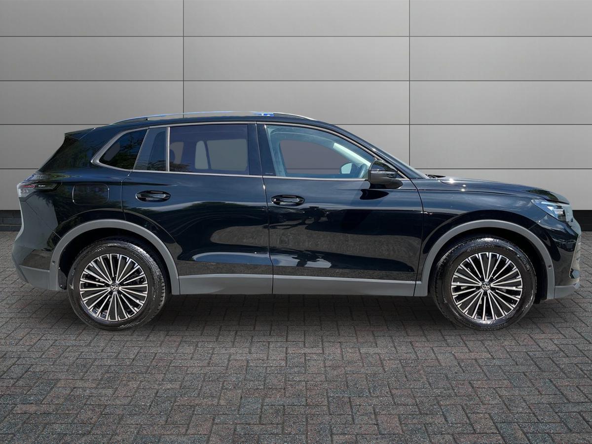 Volkswagen Tiguan Photo at-a50f2d88ea3e4c02ab385afaa7c3f10c.jpg