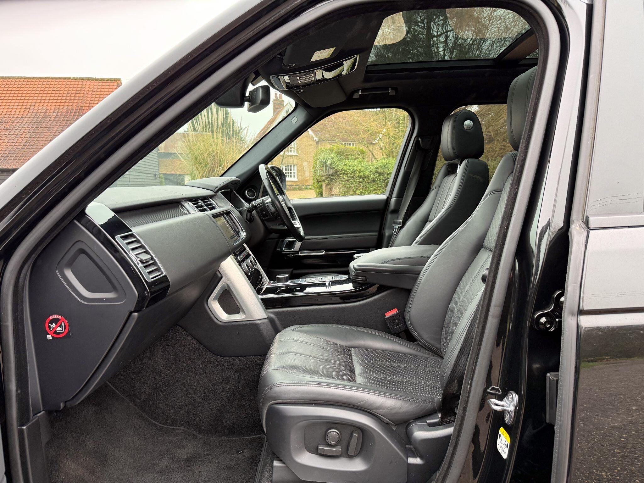 Land Rover Range Rover 3.0 TD V6 Vogue Auto 4WD Euro 6 (s/s) 5dr — photo 3