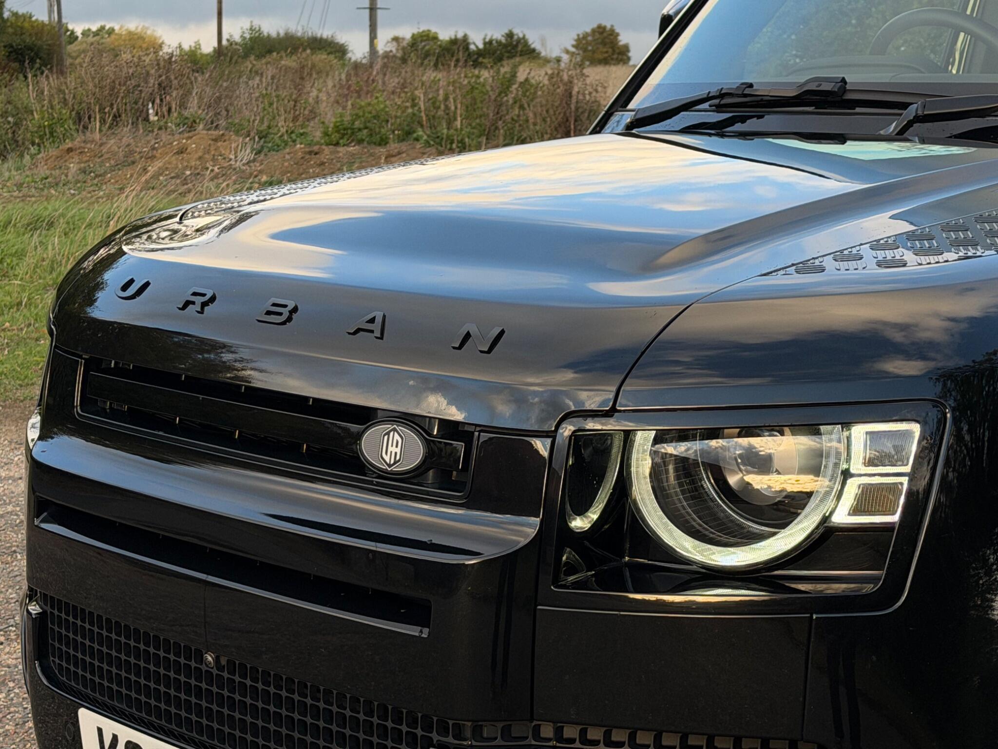 Land Rover Defender 110 3.0 D250 MHEV X-Dynamic SE Auto 4WD Euro 6 (s/s) 5dr — photo 3