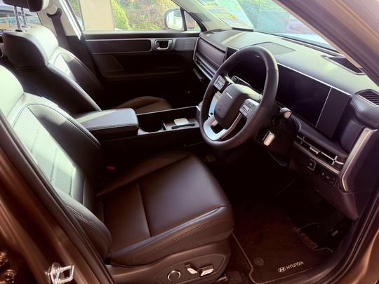Hyundai Santa Fe Photo at-a54d055993b04eacba1ee9a79d4de2f2.jpg