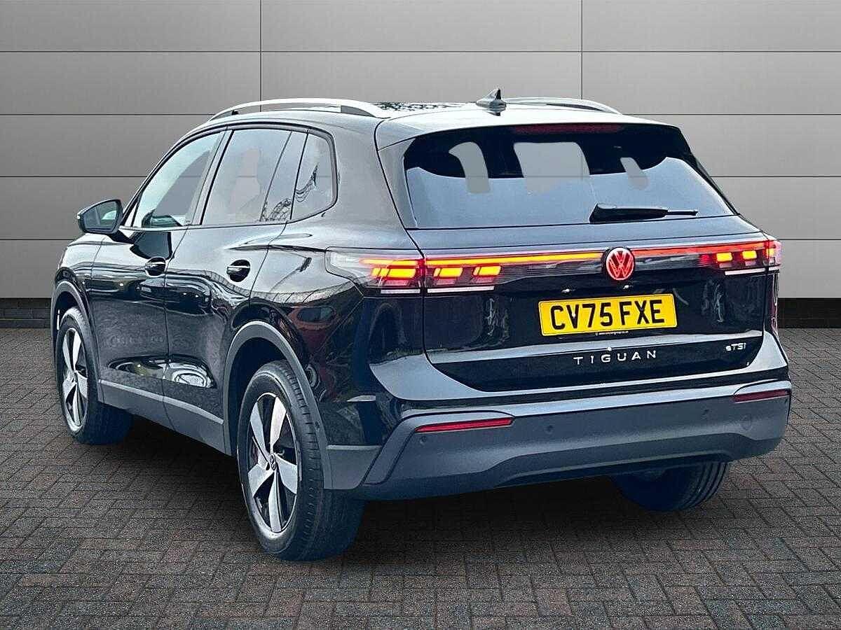 Volkswagen Tiguan Photo at-a564cb51853544ef843ba94efabd9479.jpg