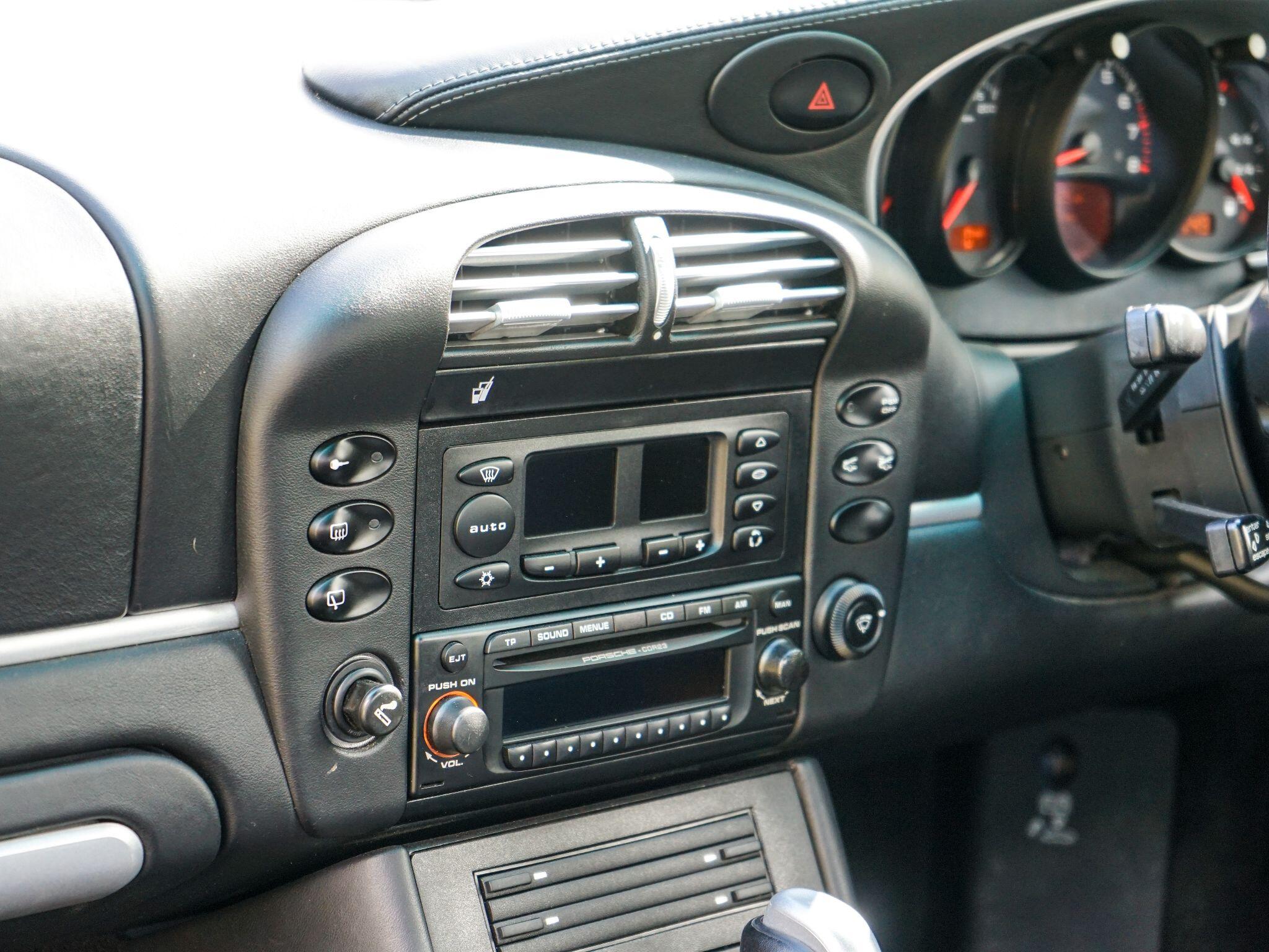 Porsche 911 3.6 996 Turbo Coupe 2dr Petrol Tiptronic S AWD (339 g/km, 414 bhp) — photo 16