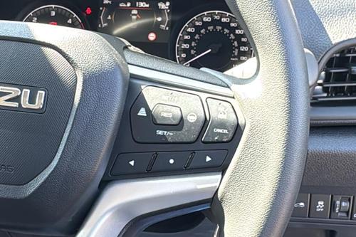 Isuzu D-MAX Photo at-a5d5ea2475744cc5a7a82b323d43e905.jpg