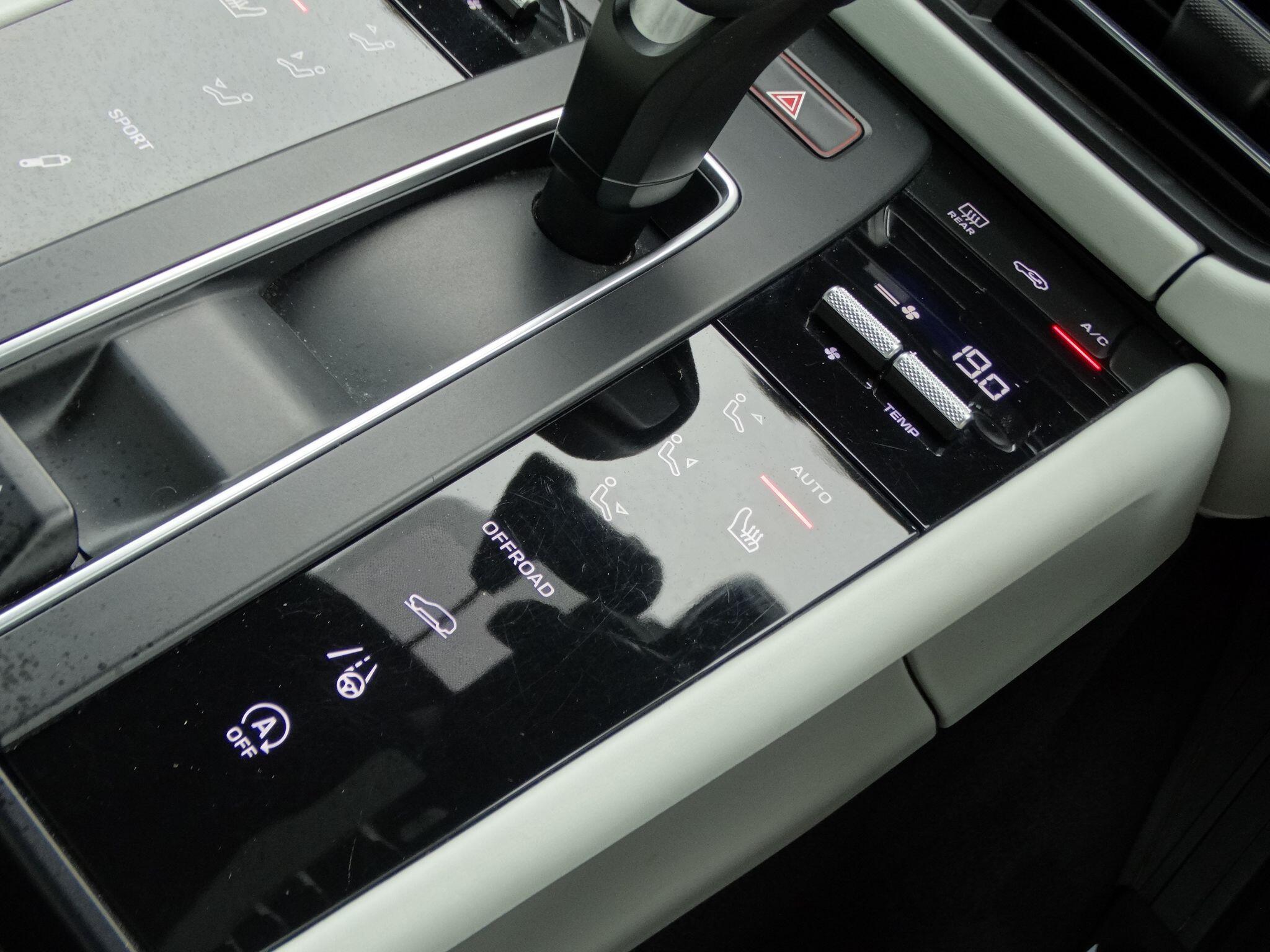 Porsche Macan 2.0T PDK 4WD Euro 6 (s/s) 5dr — photo 33