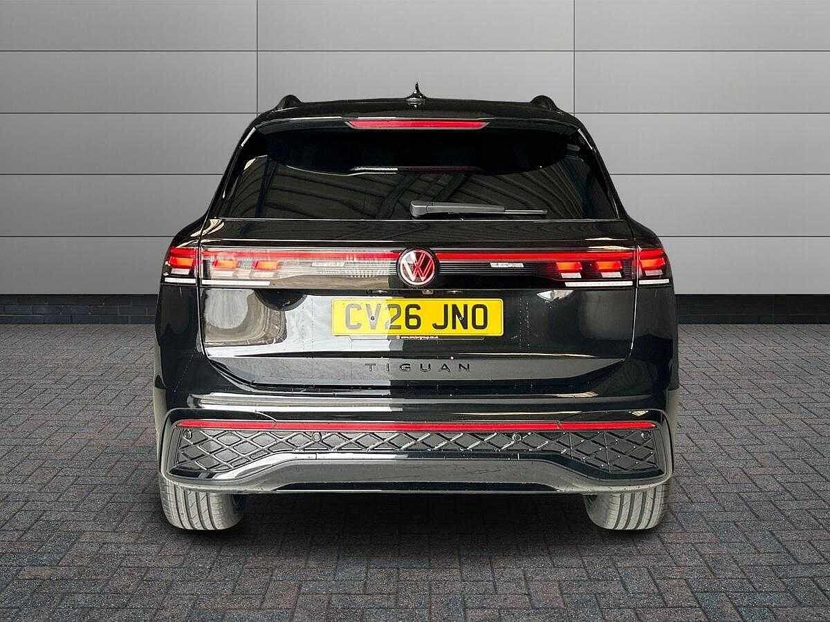 Volkswagen Tiguan Photo at-a5d8e8e2f28b43ec9082772d082f7335.jpg