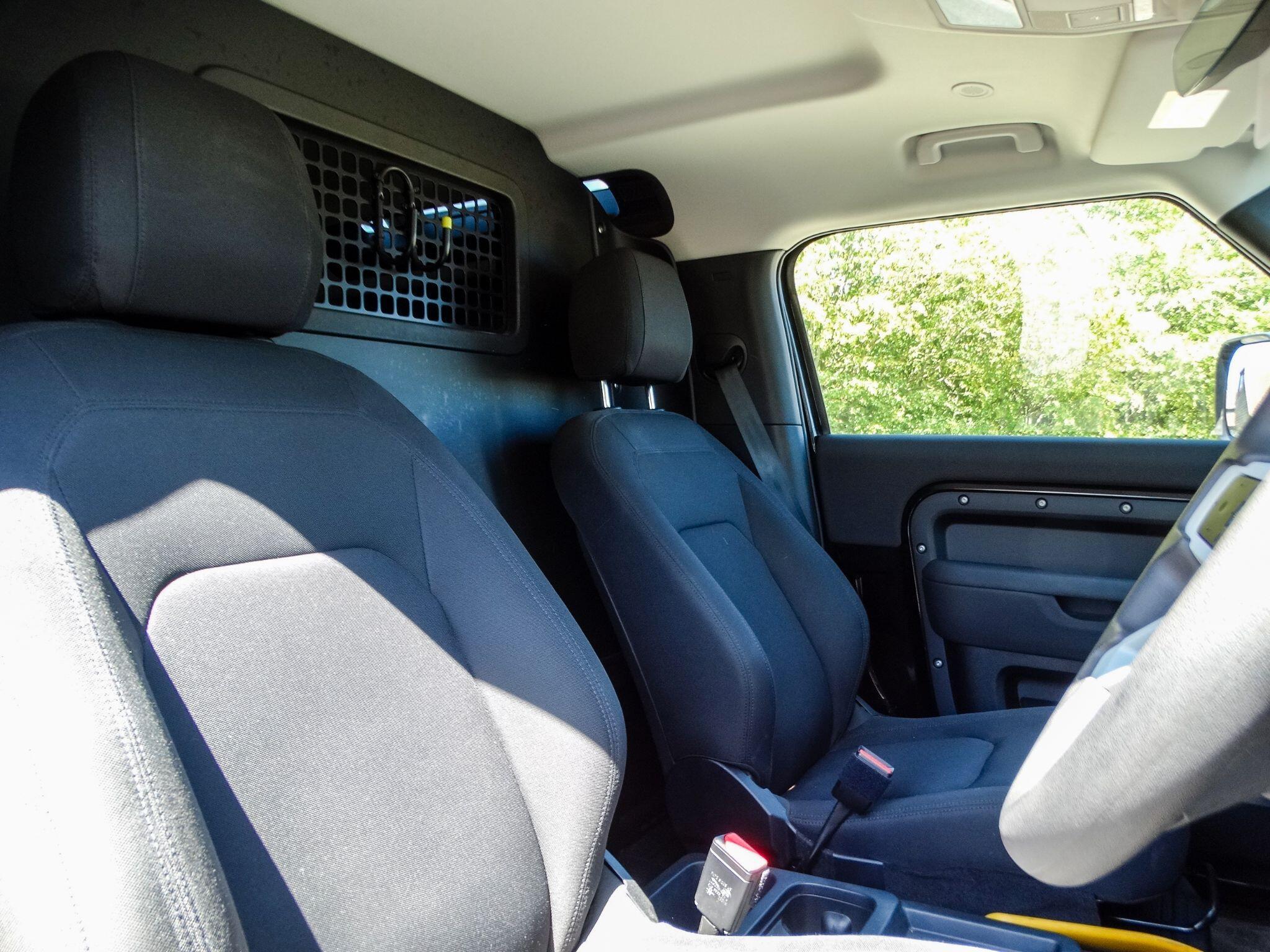 Land Rover Defender 90 3.0 D250 MHEV Hard Top SUV Auto 4WD SWB Euro 6 (s/s) 3dr — photo 22