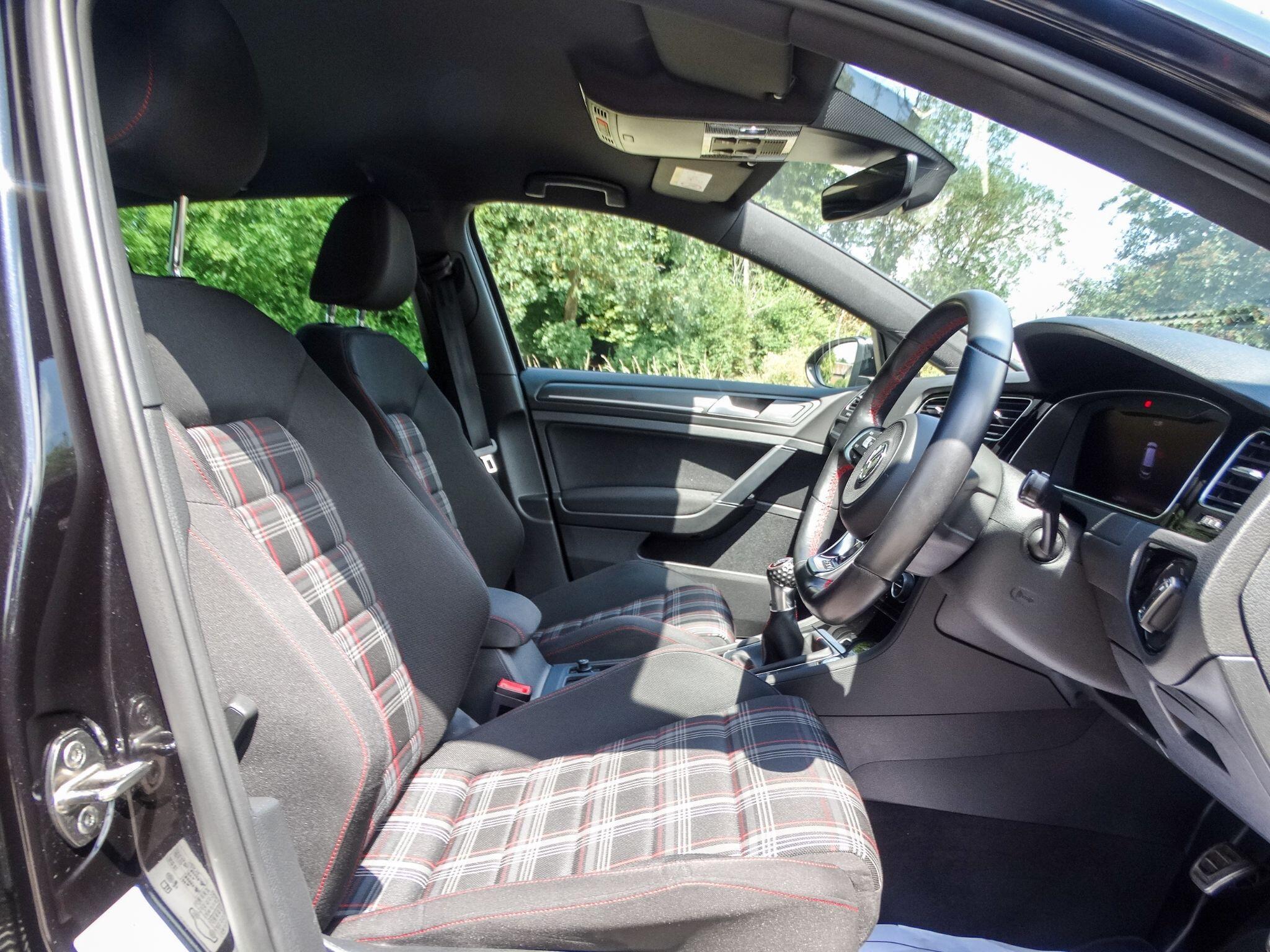 Volkswagen Golf 2.0 TSI GTI Performance Euro 6 (s/s) 5dr — photo 20